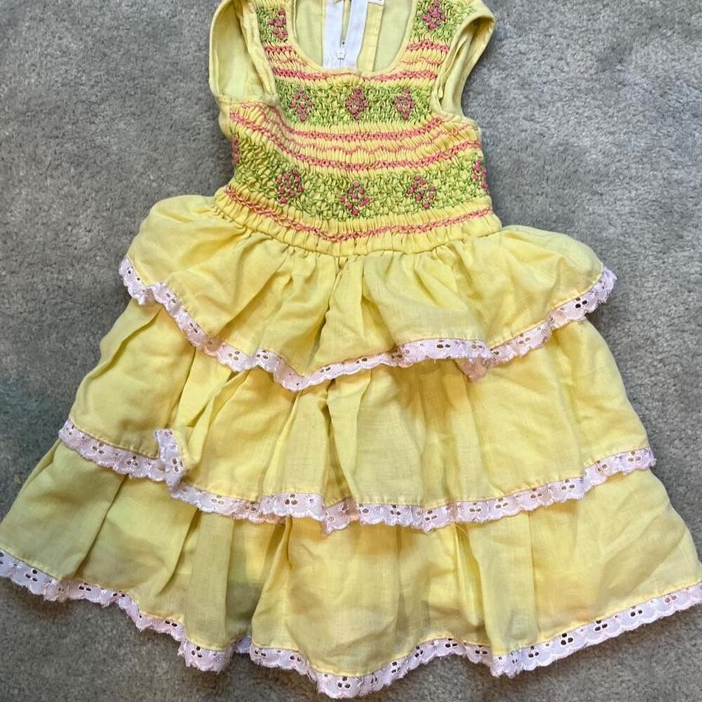 Girls Smocking dress 2T, yellow cotton - Picture 4 of 5